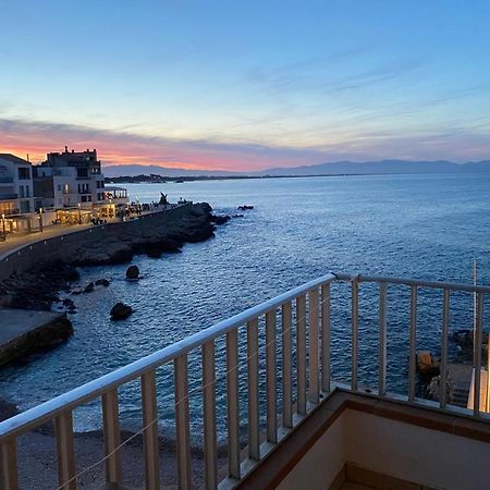 شقة Port De'N Perris L' Escala المظهر الخارجي الصورة